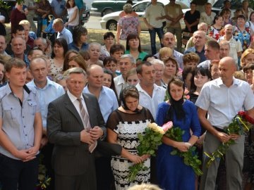 На будинках полеглих героїв АТО вивісили пам’ятні знаки. ФОТО