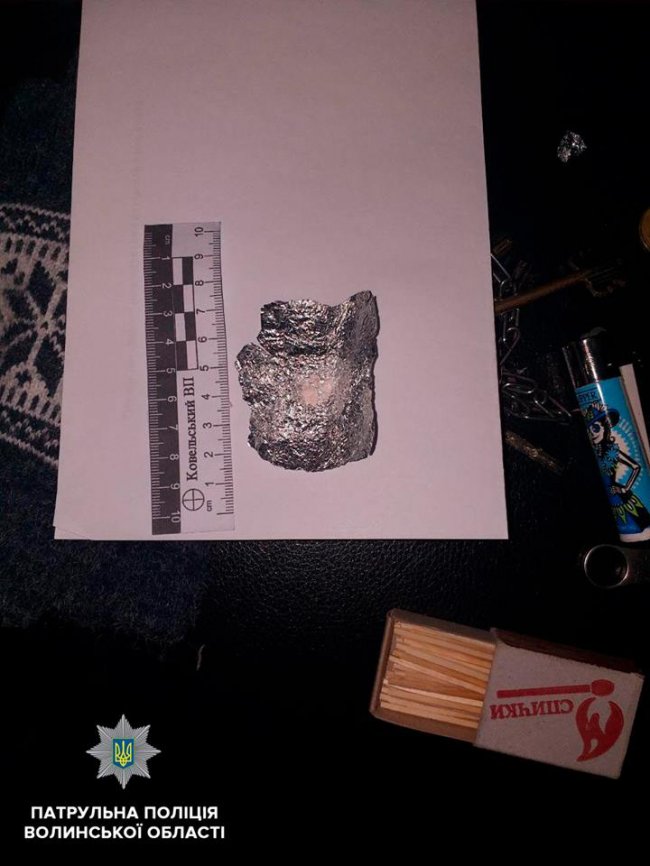 У Ковелі в чоловіка знайшли згорток з білим порошком. ФОТО