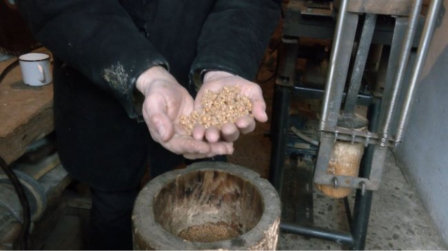 Сама товче кутю: на Волині родина зберігає механізовану ступу