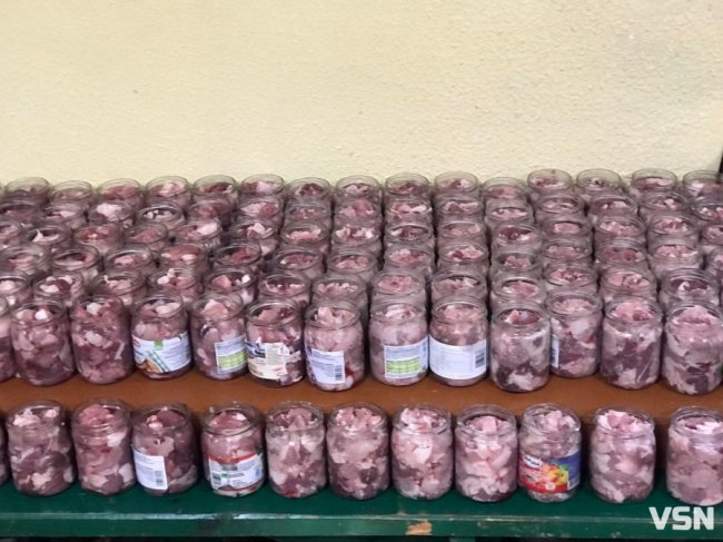 Релігійна громада з Волині виготовила понад 150 тисяч літрів тушкованок для фронту