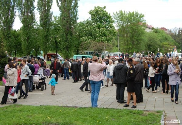 Як у Луцьку їли кашу і співали фронтових пісень