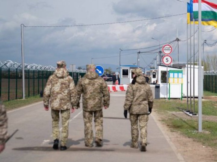 З України незаконно виїхали майже 45 тисяч осіб, ще 30 тисяч затримано, – комісія Ради