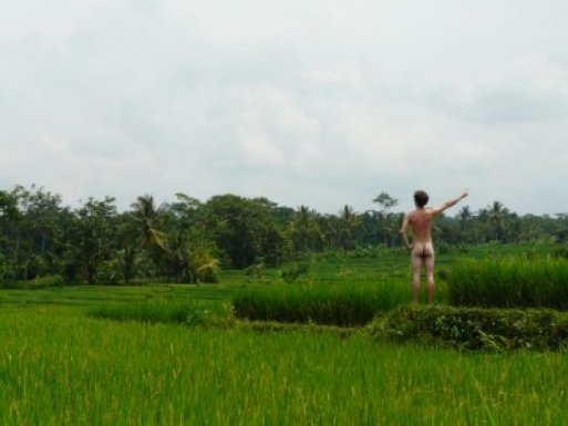 Нудисти-туристи «підірвали» інтернет. ФОТО