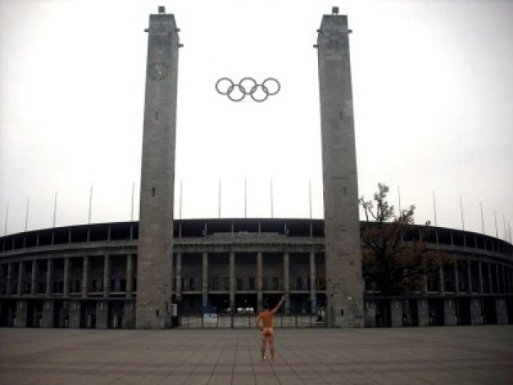 Нудисти-туристи «підірвали» інтернет. ФОТО