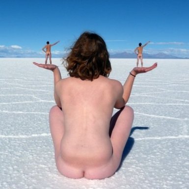 Нудисти-туристи «підірвали» інтернет. ФОТО