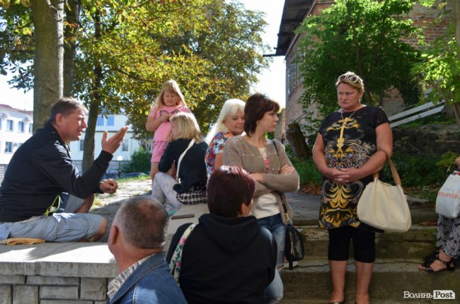 Як люди з Старого ринку «штурмували» Луцькраду. ФОТО. ВІДЕО