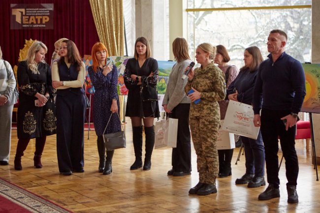 У Луцьку відкрили виставку картин жінок, які втратили коханих на війні