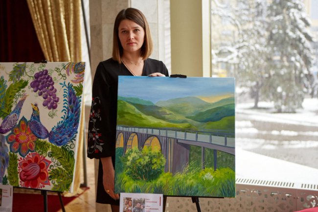 У Луцьку відкрили виставку картин жінок, які втратили коханих на війні