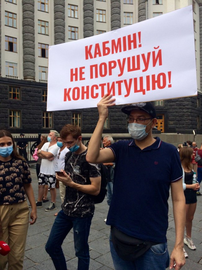 Музикант з Волині взяв участь в акції протесту артистів перед Кабміном