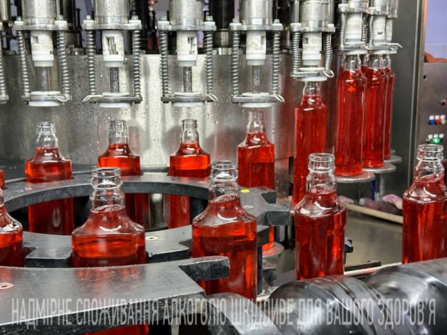 Настоянка, що втілює дух Полісся: натуральна журавлинна «Нове Полісся». Реклама