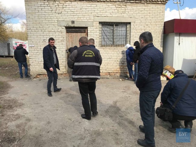 На одному із волинських ринків разом з яблуками продавали наркотики. ФОТО