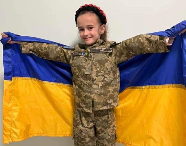 Побратими загиблого воїна волинської бригади втілили мрію його доньки – подарували військовий однострій