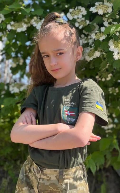 Побратими загиблого воїна волинської бригади втілили мрію його доньки – подарували військовий однострій