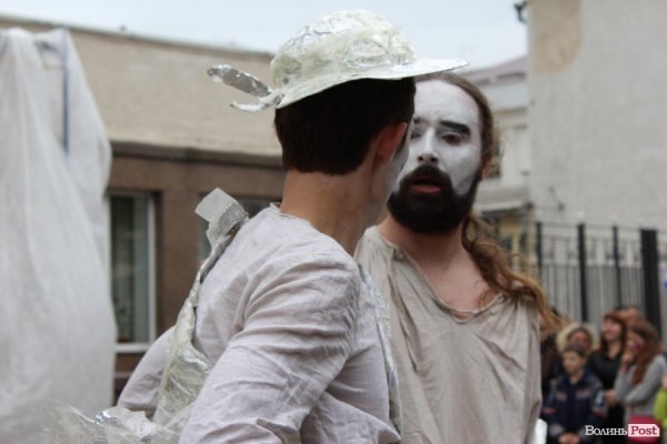 Експериментальний білоруський театр епатував луцьку публіку. ФОТО. ВІДЕО