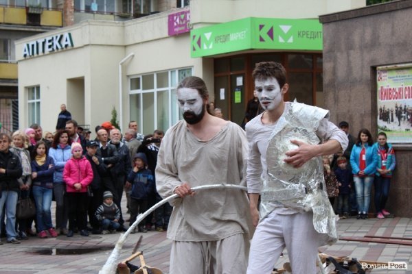 Експериментальний білоруський театр епатував луцьку публіку. ФОТО. ВІДЕО
