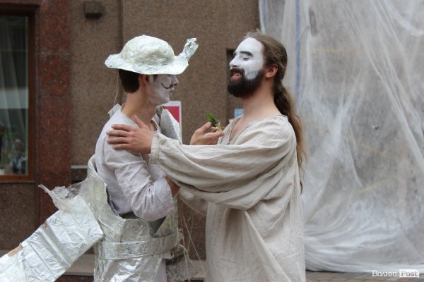 Експериментальний білоруський театр епатував луцьку публіку. ФОТО. ВІДЕО