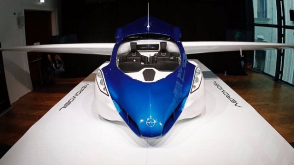 Літальні автомобілі надійдуть у продаж через два роки. ФОТО. ВІДЕО.