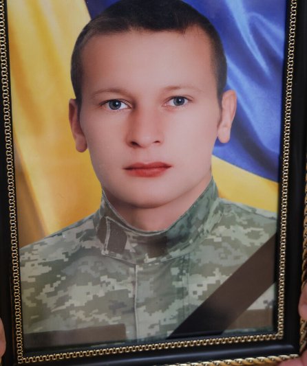 У Луцьку попрощалися з воїном Віктором Смоляром