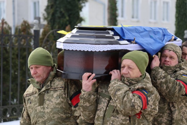 У Луцьку попрощалися з воїном Віктором Смоляром