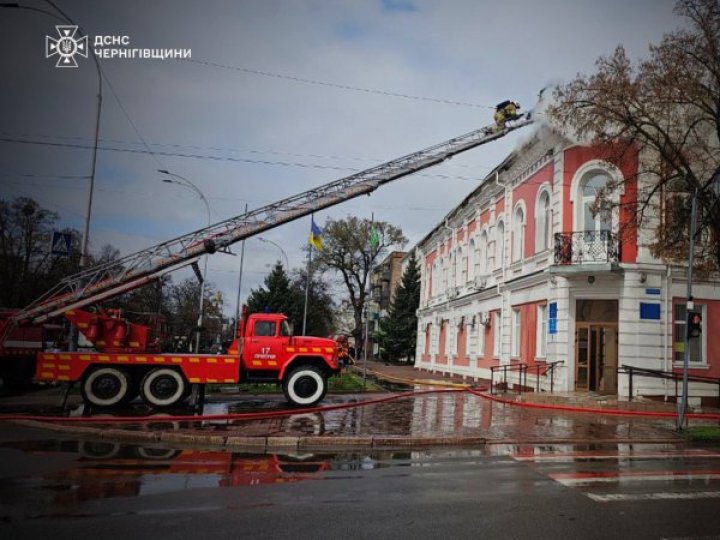 На Чернігівщині Росія поцілила у будівлю міської ради