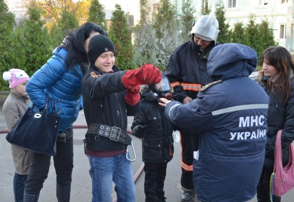 Діти-переселенці на екскурсії в луцьких рятувальників. ФОТО