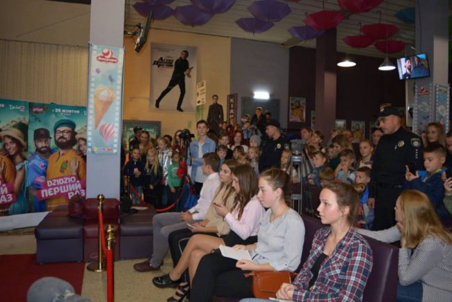 У Ковелі Dzidzio презентував фільм та роздав автографи. ФОТО