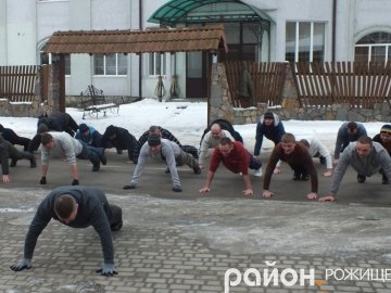 Патріотичний флешмоб: бійці кинули виклик чиновникам