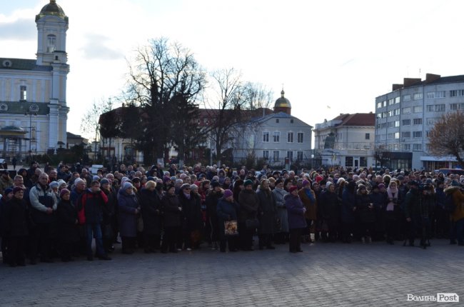 Загинув у день народження: Луцьк попрощався з воїном Віктором Лахаєм. ФОТОРЕПОРТАЖ