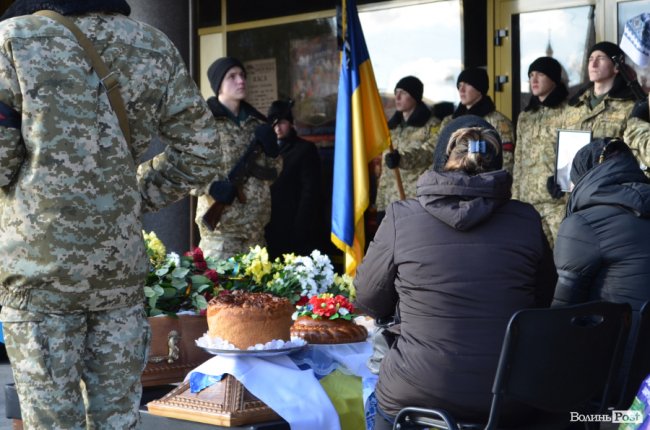 Загинув у день народження: Луцьк попрощався з воїном Віктором Лахаєм. ФОТОРЕПОРТАЖ