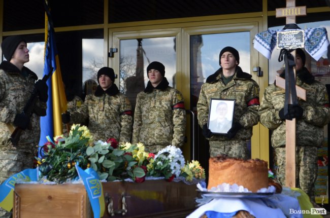 Загинув у день народження: Луцьк попрощався з воїном Віктором Лахаєм. ФОТОРЕПОРТАЖ