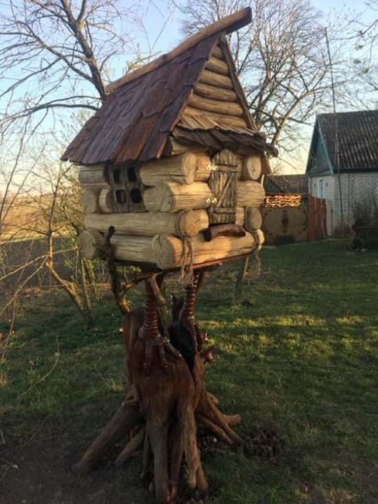 (Не) жіноче ремесло: як дівчина з Волині займається різьбленням по дереву