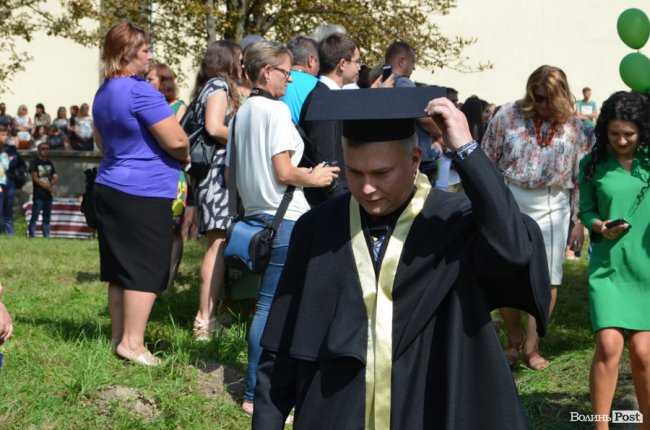 Танець від ректора і завдання від губернатора: як у луцькому «політесі» першачків зустрічали. ФОТО