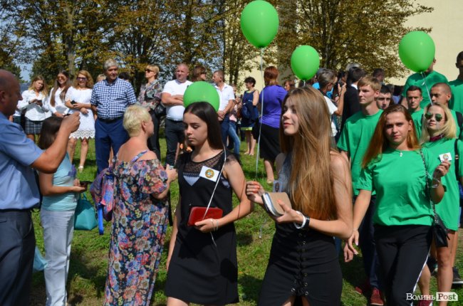 Танець від ректора і завдання від губернатора: як у луцькому «політесі» першачків зустрічали. ФОТО