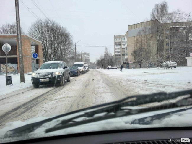 Луцьк замітає снігом. ФОТО
