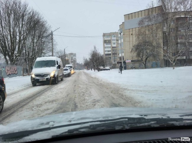 Луцьк замітає снігом. ФОТО