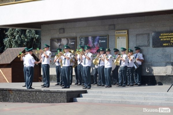 Нові студенти політеху пройшлися червоною доріжкою. ФОТОРЕПОРТАЖ