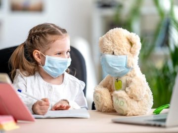 Школярі в чотирьох обласних центрах України продовжать вчитися влітку