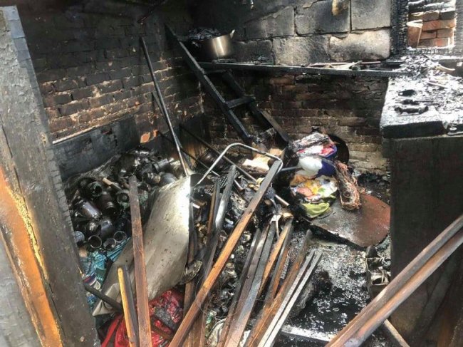 У селі на Волині через дитячі пустощі з вогнем горіла будівля. ФОТО