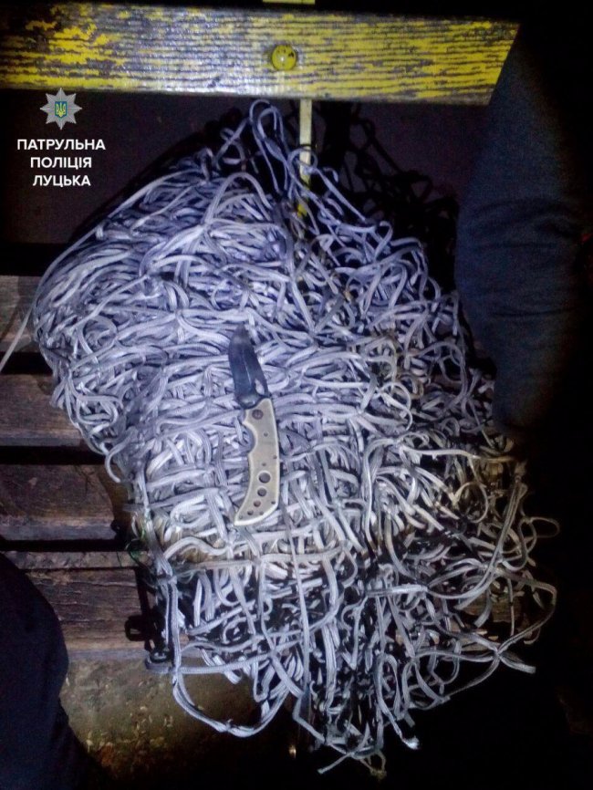 У Луцьку підлітки вкрали сітку з футбольних воріт