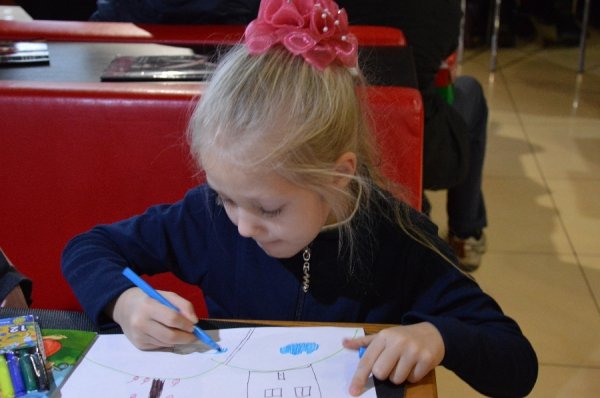 У луцькому Сіті-Парку дітей розважав Миколай з фіксиками