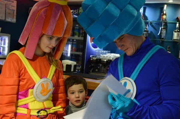 У луцькому Сіті-Парку дітей розважав Миколай з фіксиками