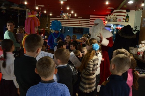 У луцькому Сіті-Парку дітей розважав Миколай з фіксиками