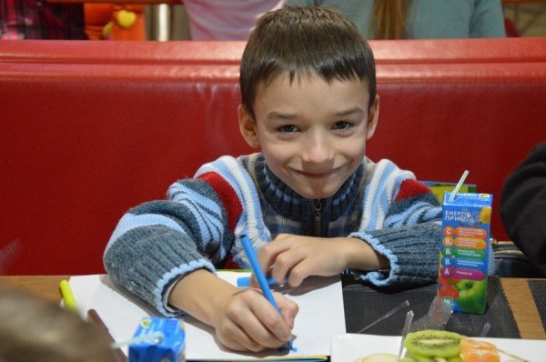 У луцькому Сіті-Парку дітей розважав Миколай з фіксиками