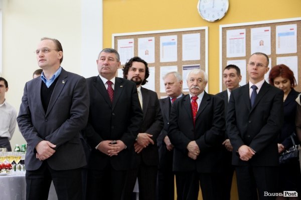 У Луцьку відкрили пункт прийому візових анкет