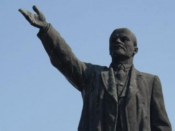 Підприємство продає пам`ятник Леніну, щоб погасити борги