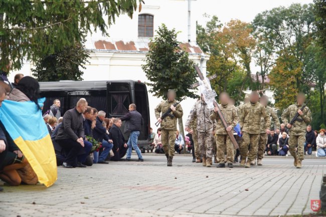 У Володимирі попрощалися із військовим з Харківщини Дмитром Будневським