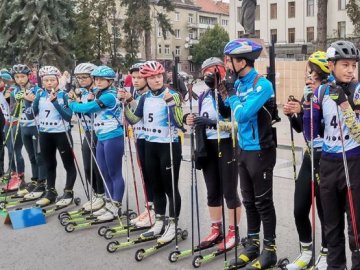 На перших в Україні вуличних змаганнях з літнього біатлону волиняни – у трійці кращих