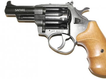 На Волині у нічній бійці в чоловіка вкрали револьвер