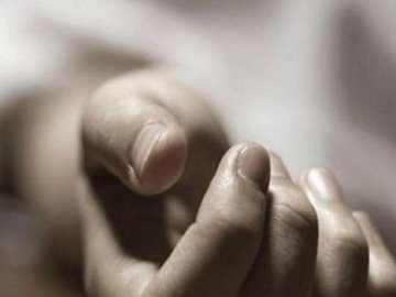 На Волині серед міста в авто знайшли мертву жінку