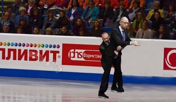 Яценюк проти Барни: реакція соцмереж. ФОТО. ВІДЕО